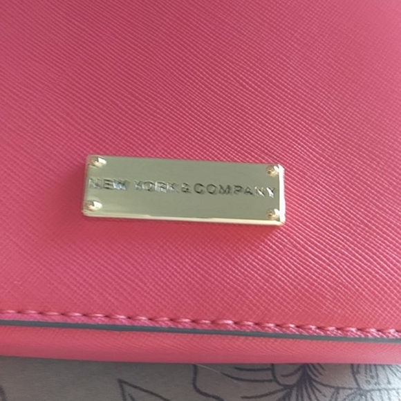NEW YORK & COMPANY Coral Shoulder/Cross Body Bag - Picture 4 of 11
